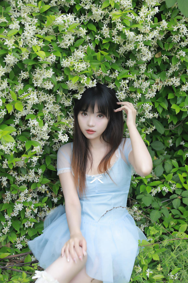 亚洲精品久久国产高清美女大学生艺术照