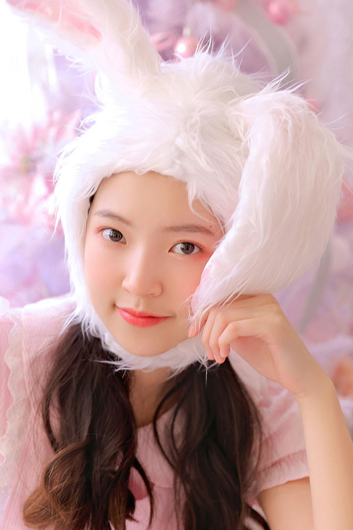 高清可爱的清纯兔子美女