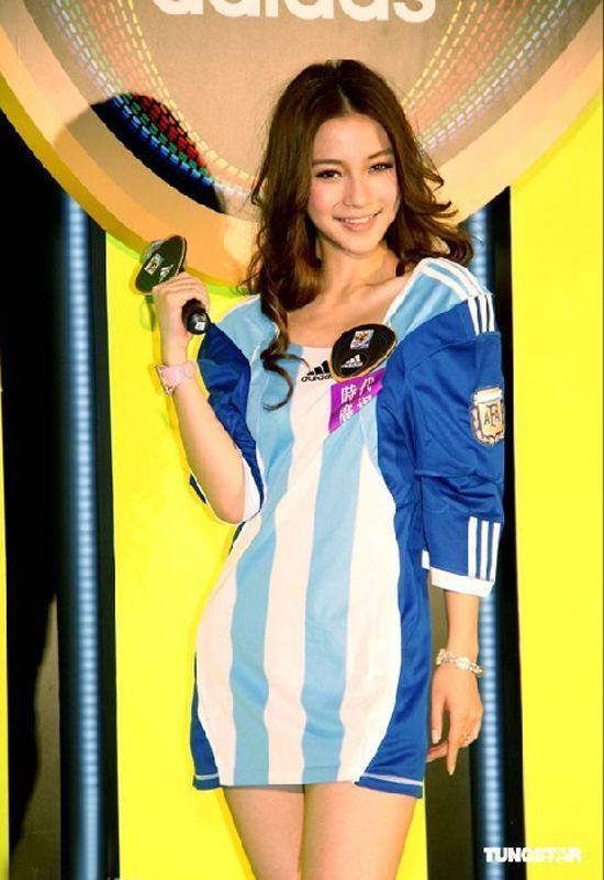 AngelaBaby化身性感足球宝贝