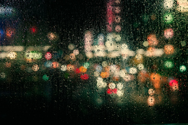 唯美梦幻下雨背景图片
