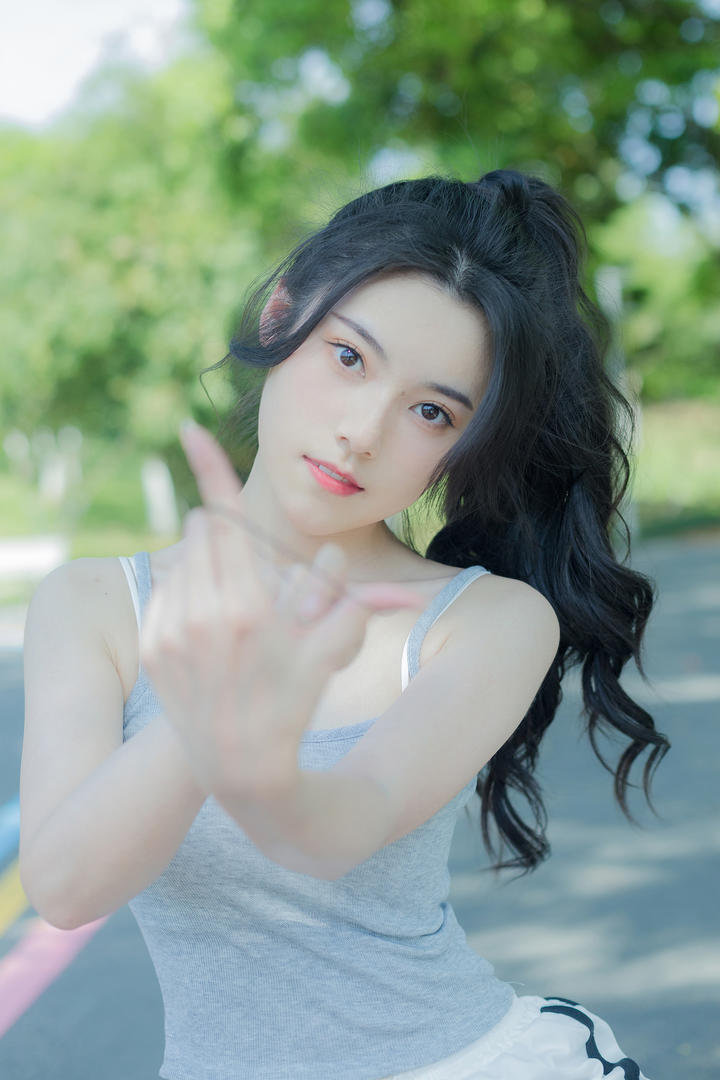 扎着马尾辫的清纯可爱美女壁纸图片大全