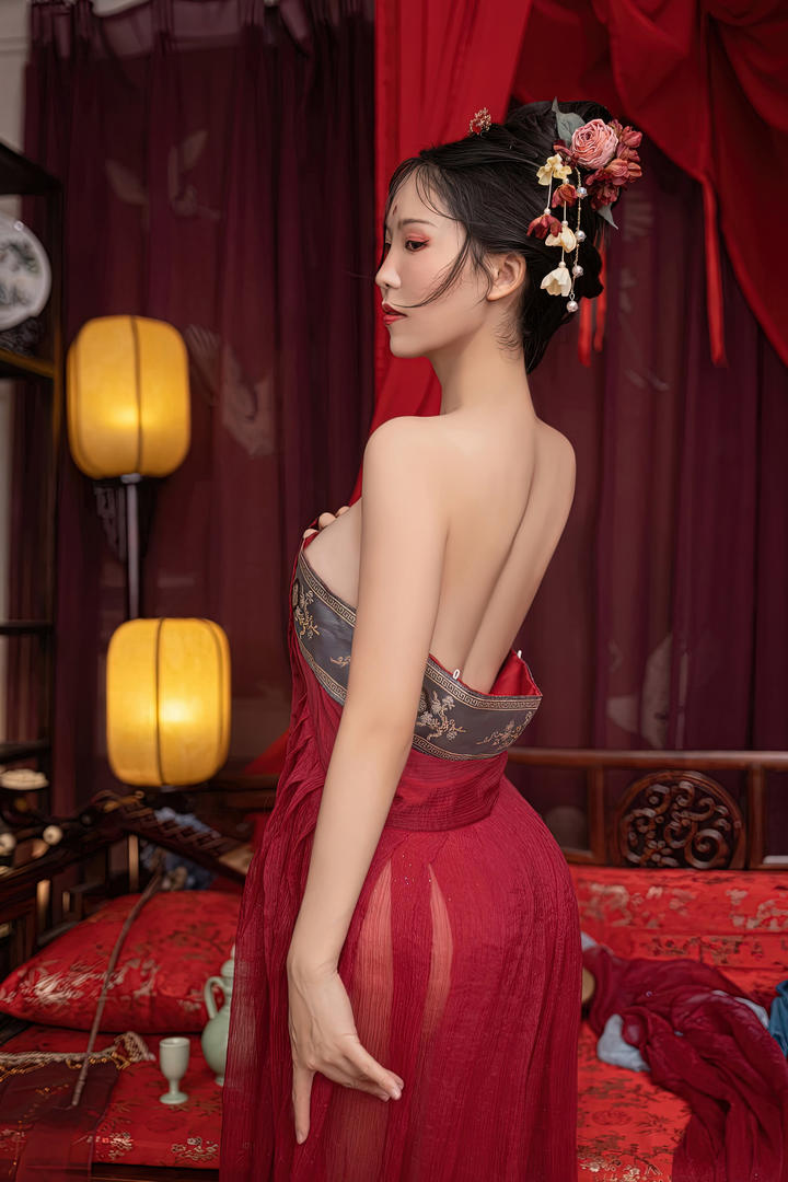 性感美背古装美女人体艺术写真图片