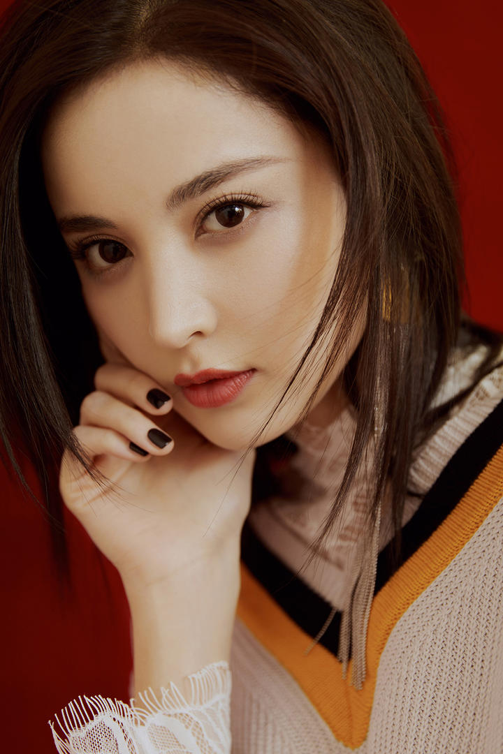 性感红唇美女明星古力娜扎写真