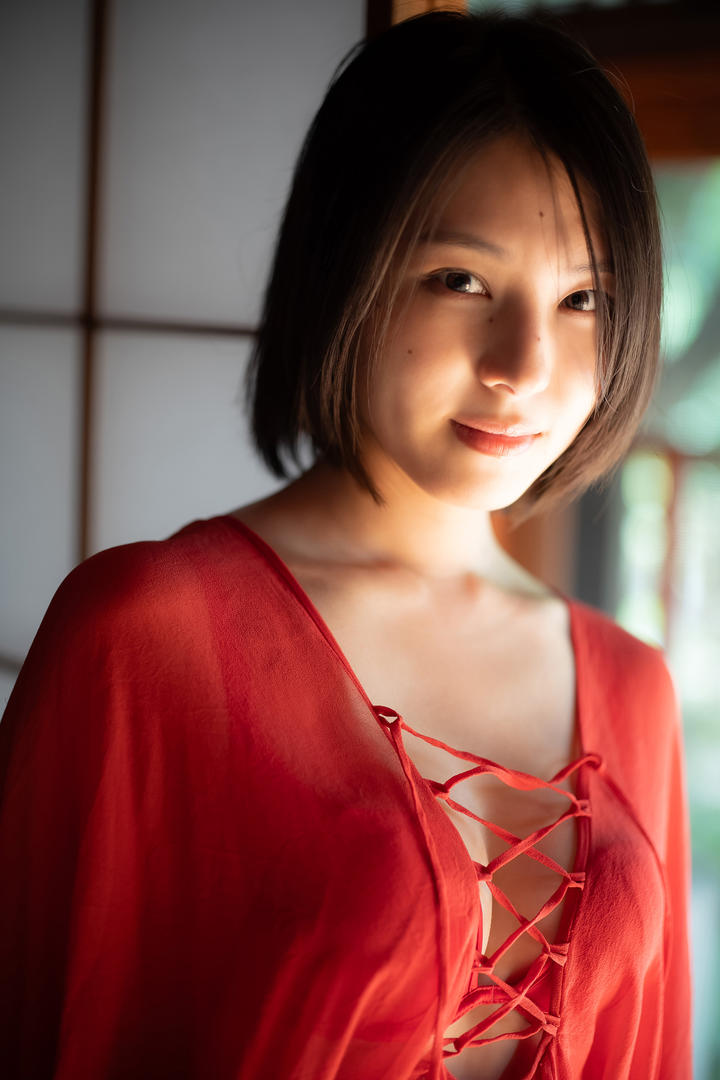 久久日产一线二线三线红色情趣睡衣美女诱惑图片