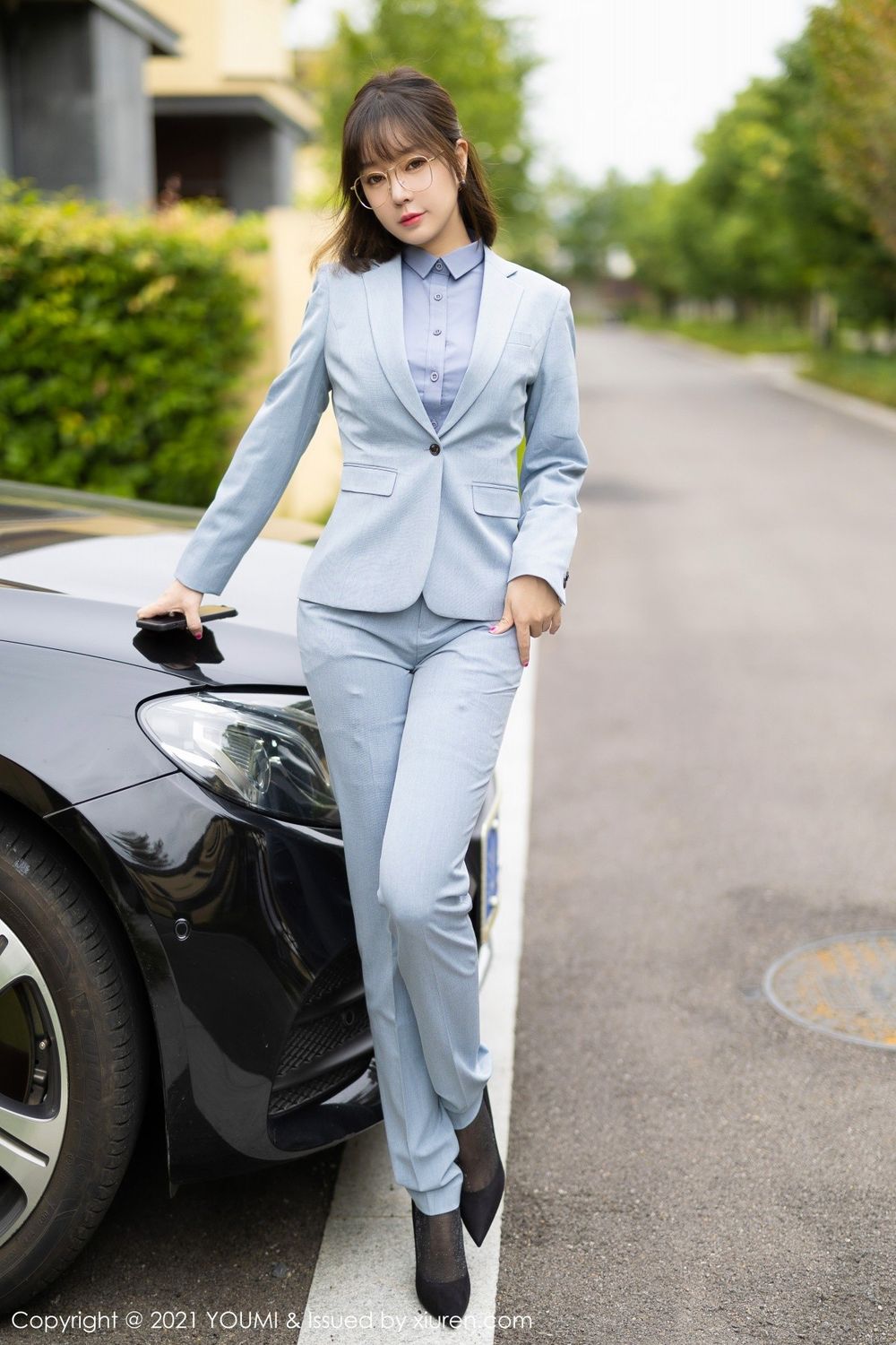 尤蜜荟女神王雨纯黑丝美腿职场OL内衣熟女系列成都旅拍