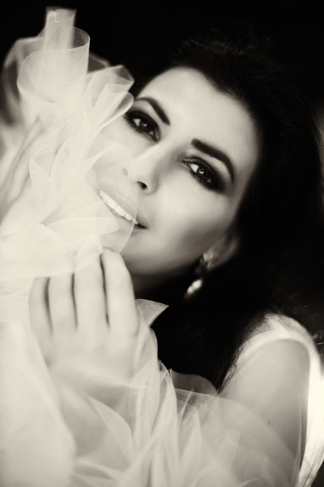 欧美时尚黑白性感美女图片