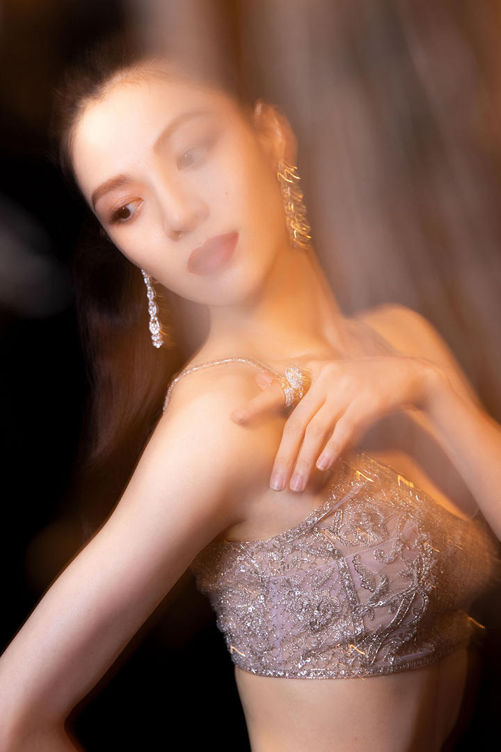 唯美女明星钟楚曦艺术写真图片