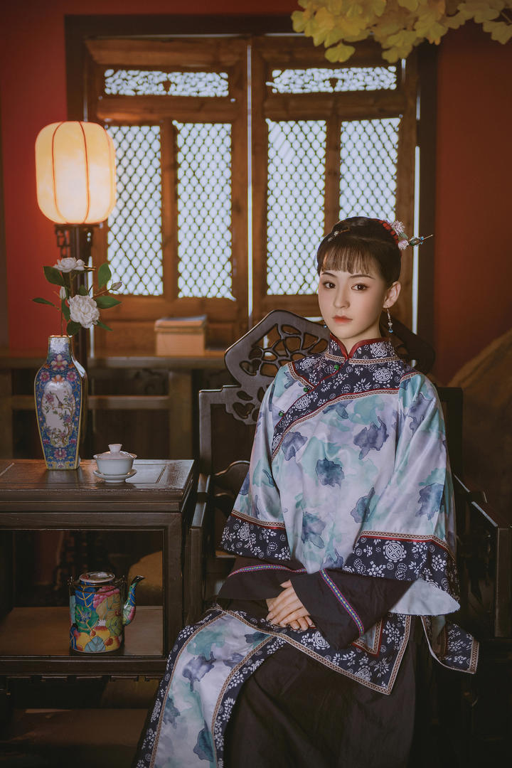 中国古典旗袍美女唯美艺术照写真图片