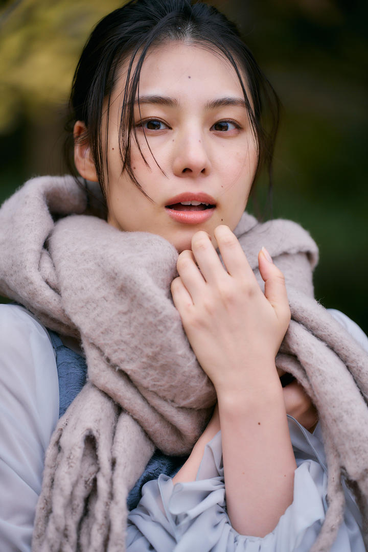 裹着围巾的日本美女头像图片