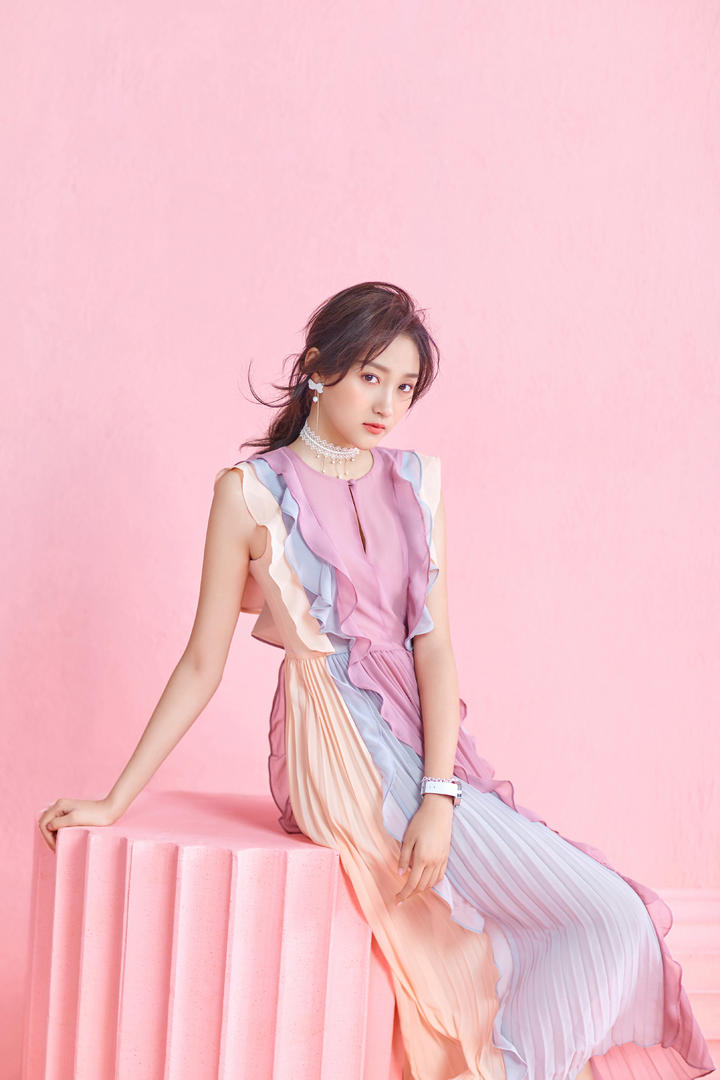 时尚气质女明星关晓彤个性艺术照图片大全