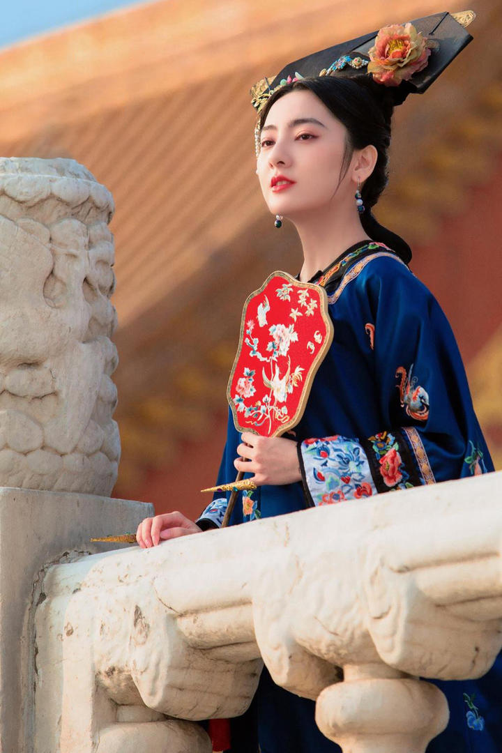 故宫里的清朝格格古装美女摄影图片