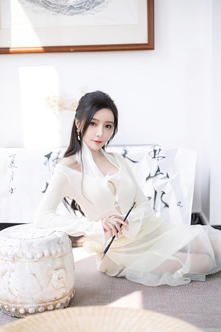 练习书法的气质女人王馨瑶优雅美女写真图片