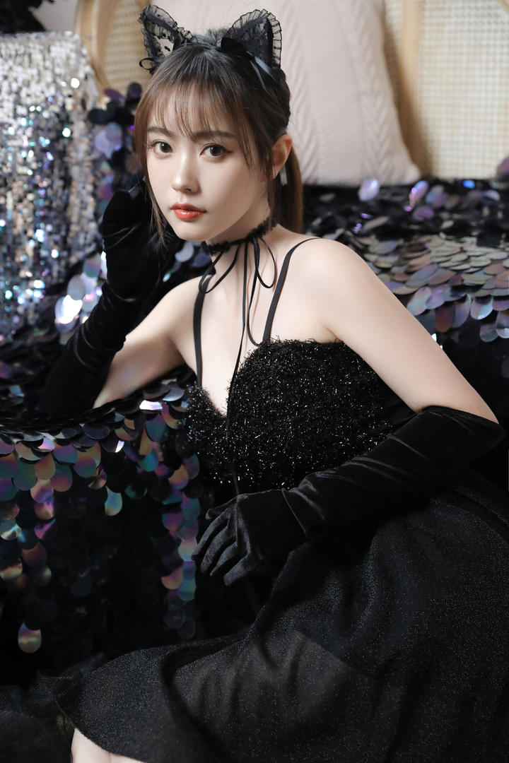 高清黑色礼服极品清纯美女写真图片