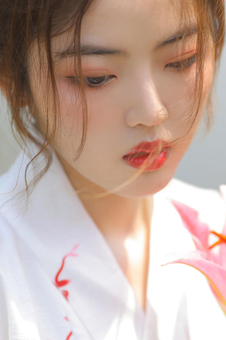 古风唯美红唇气质美女写真图片