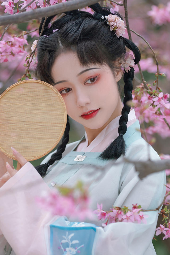 尤物网国风汉服美女人体艺术照