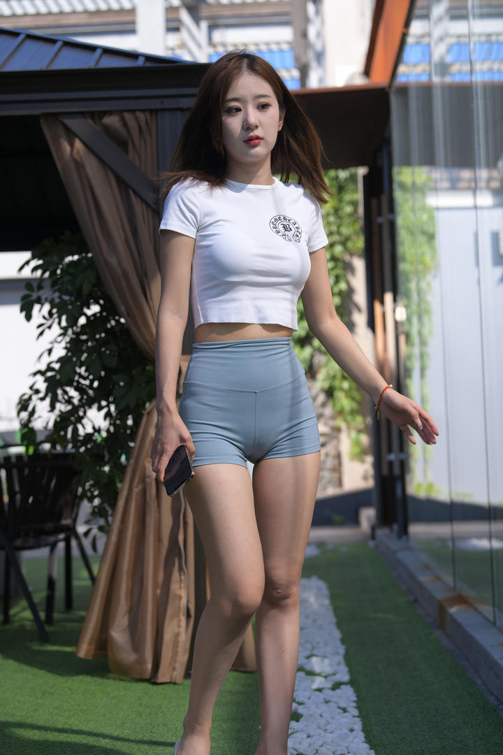99国内精品街拍紧身裤美女图片大全