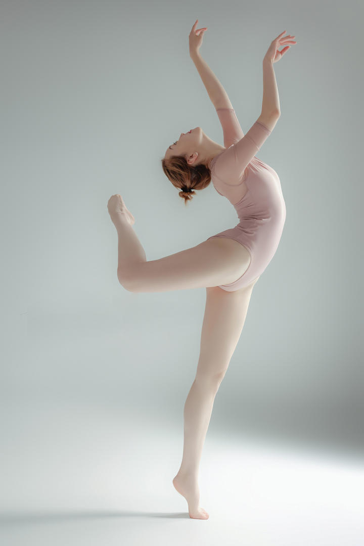 国内高清柔软瑜伽美女张雯雯gogo人体艺术图片