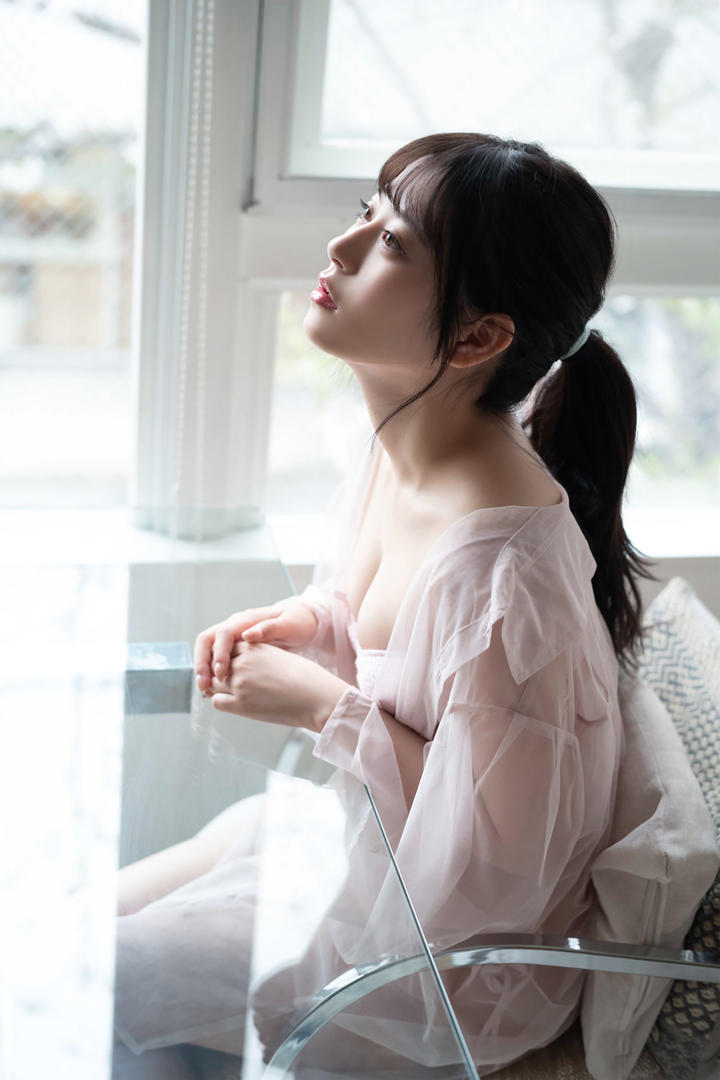 亚洲日韩GOGOGO免费完整国语透明薄纱睡衣女人私房照