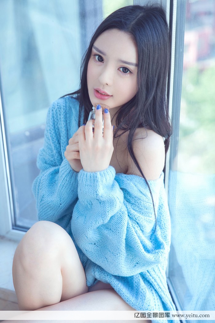 清纯长发美女嫩模晓迪美胸翘臀魔鬼身材性感写真