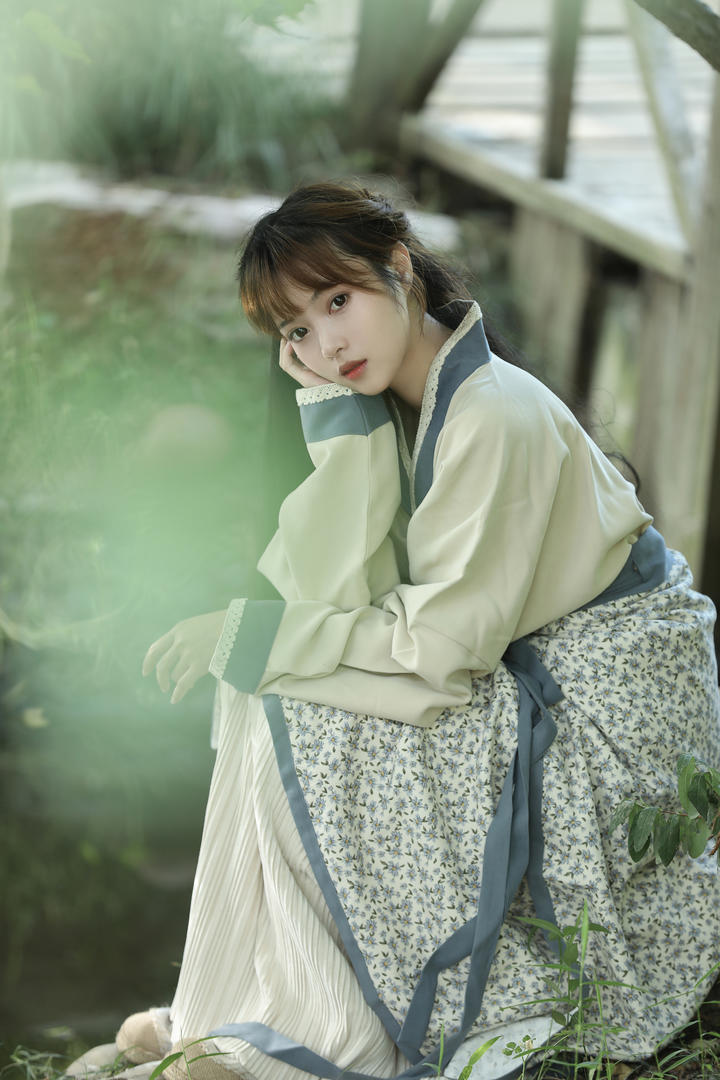 清秀甜美的古装女生高清手机壁纸大图