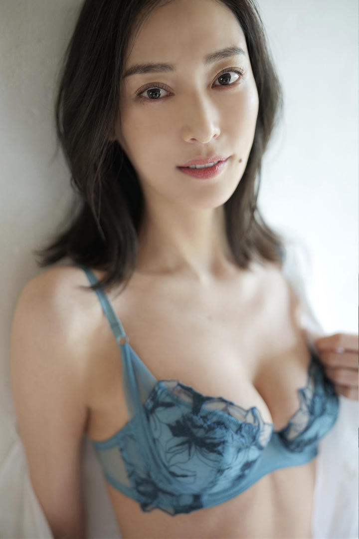 精品亚洲中文av内衣美女天然素人真实自拍图片