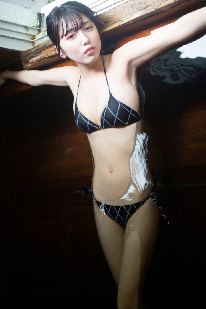 泡温泉的日本年轻少女极品性感身材图片