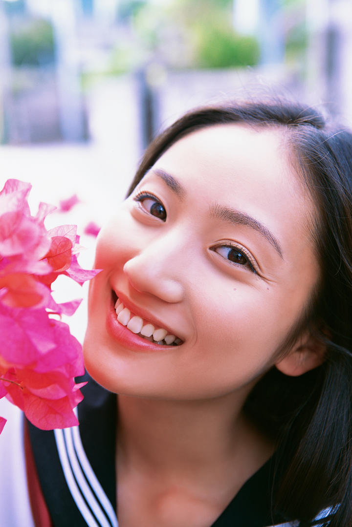 清纯可爱的日本女高中生高清特写图片