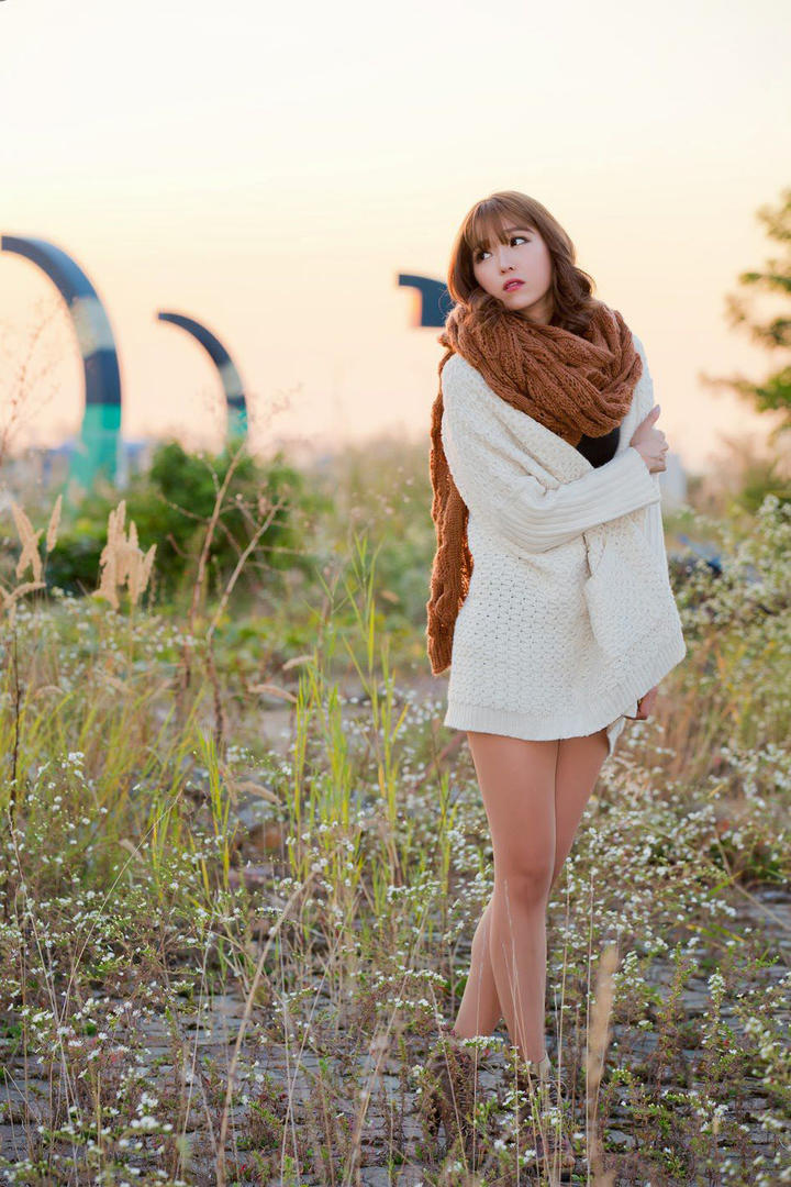 户外韩国气质美女明星李恩慧写真