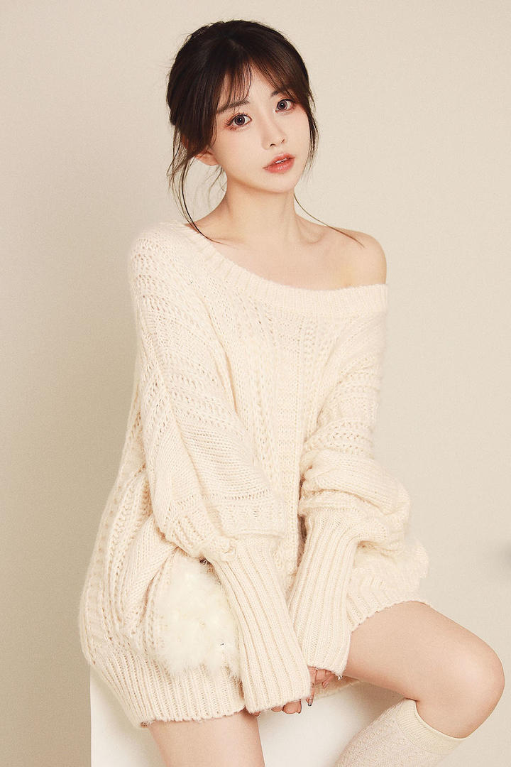 超高清米色毛衣知性美清纯美女校花写真图片