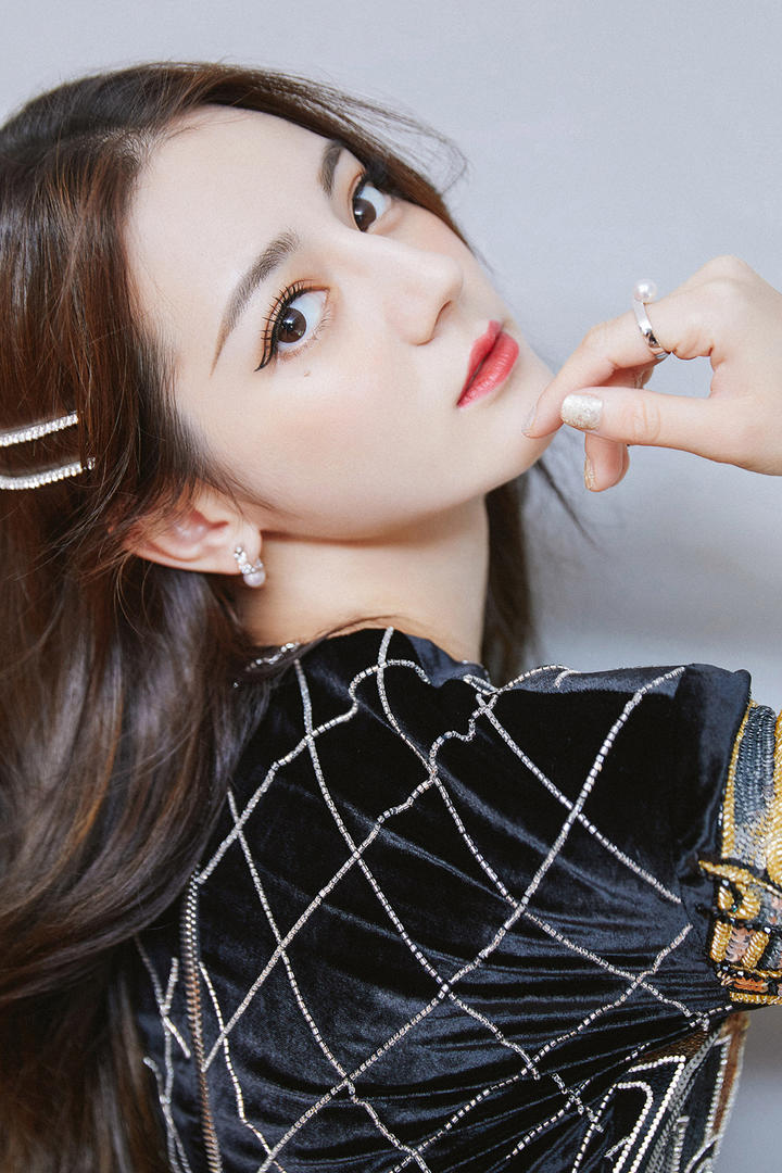中国气质美女明星迪丽热巴写真图片