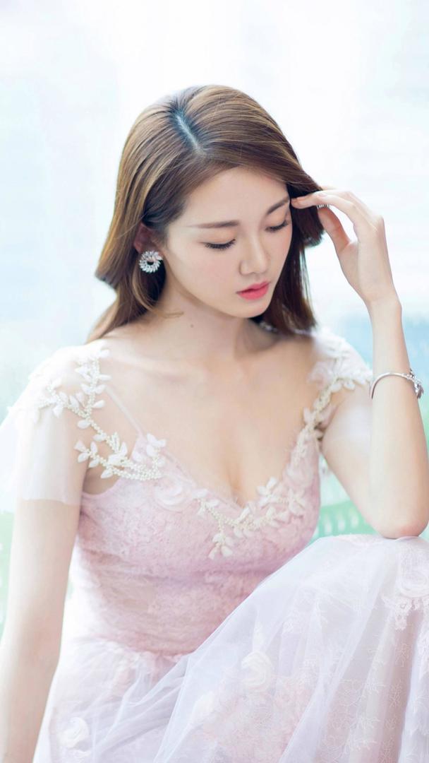 中国美女明星《芳华》女主角苗苗高清图片