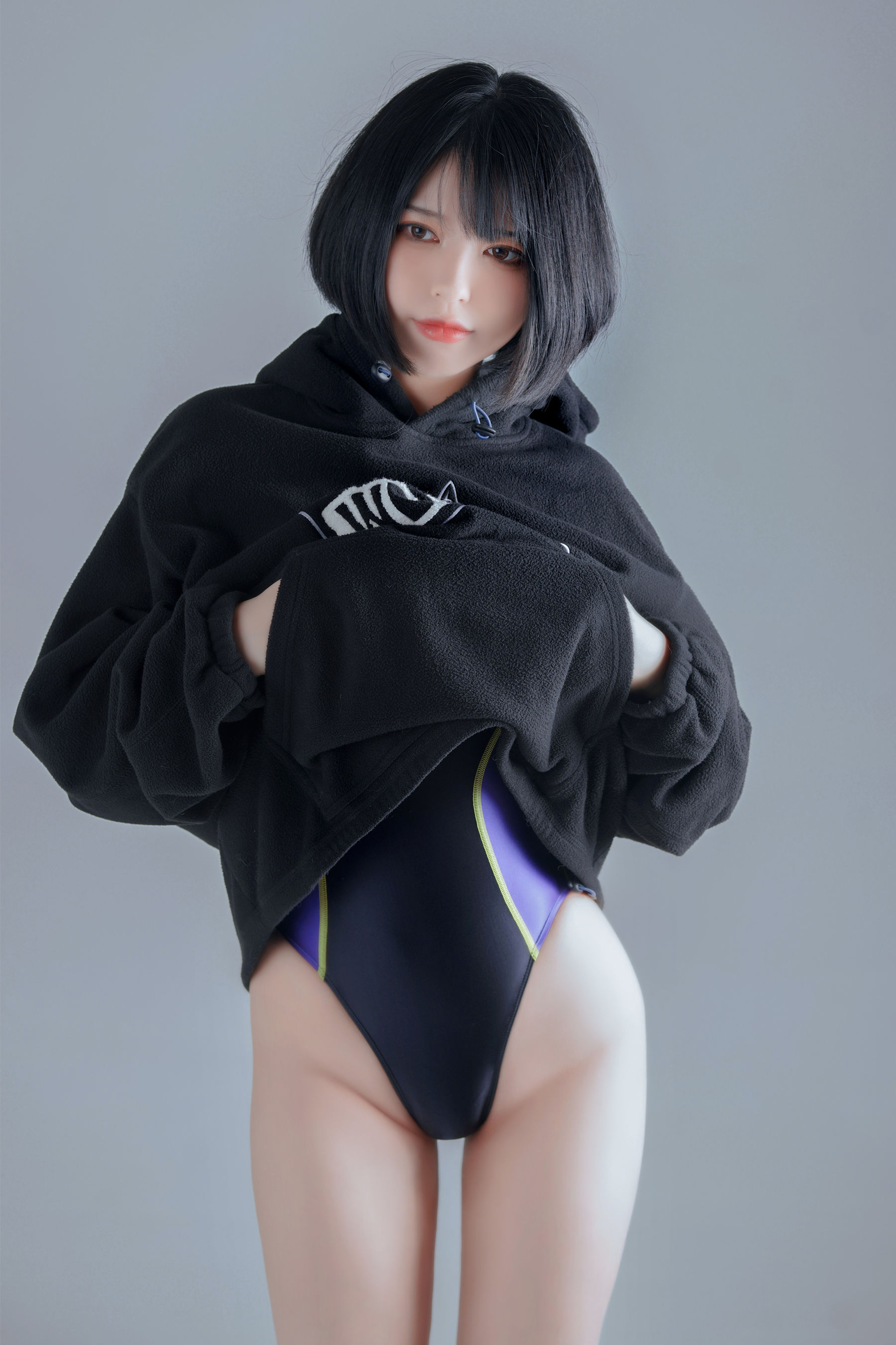 短发美女半半子_修长美腿卫衣竞泳主题福利写真