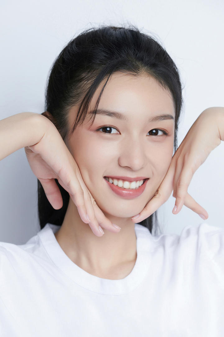 中国可爱美女明星周也高清女生头像图片下载