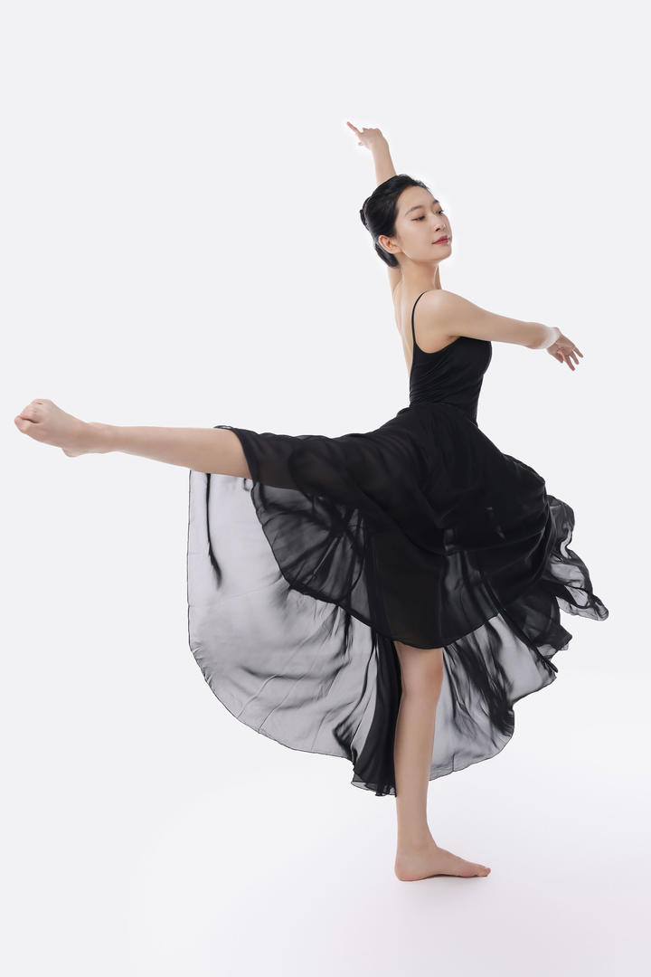成熟优雅的舞蹈老师个人艺术照欣赏