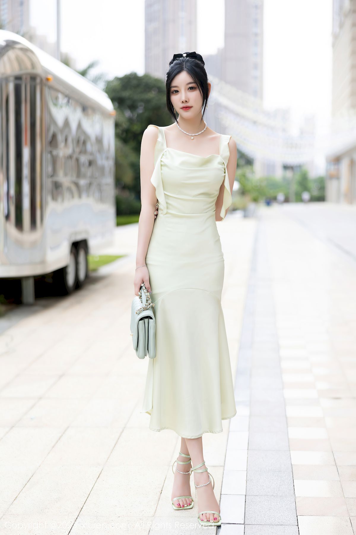 秀人网性感女神杨晨晨Yome淡绿色长裙白色丝袜安吉旅拍