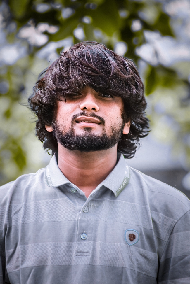 长卷发络腮胡帅哥图片