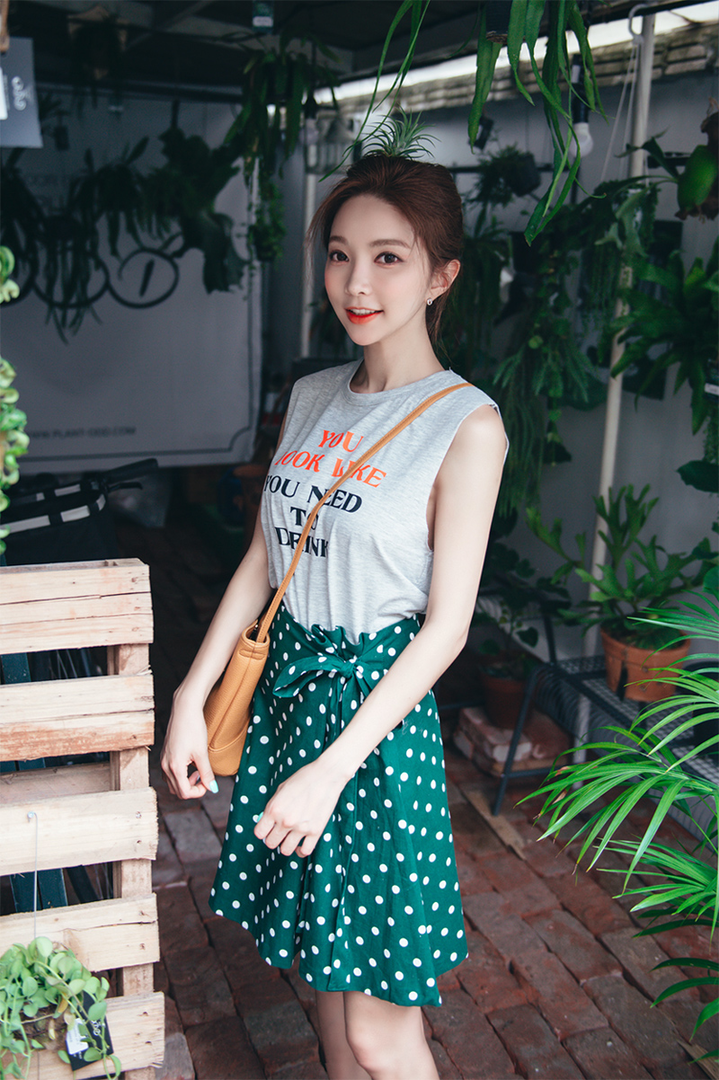 穿着短裙韩国美女明星朴秀妍图片