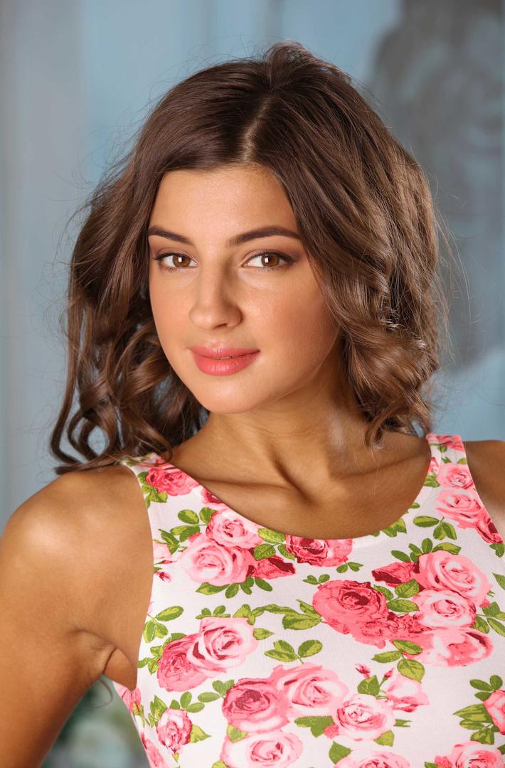 欧美花裙少女写真图片