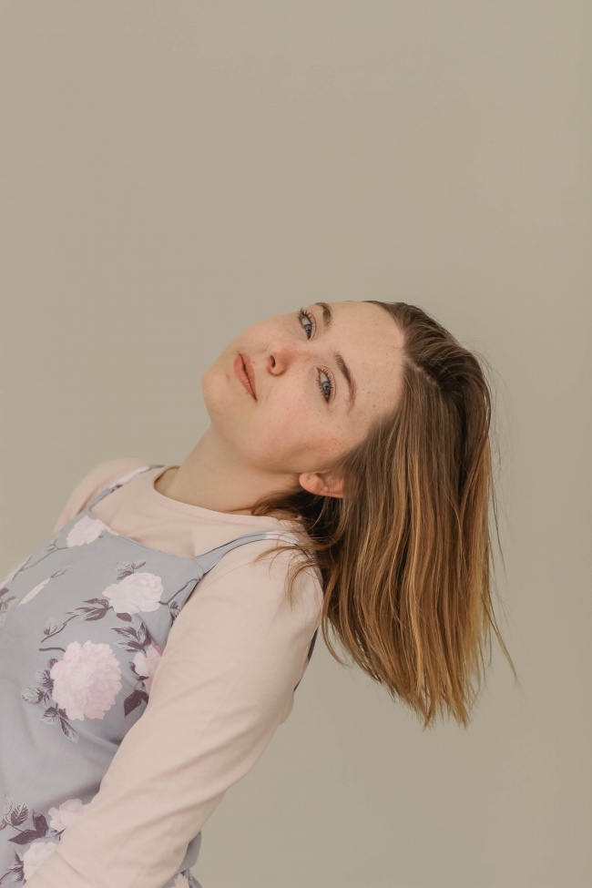 中长发美女图片