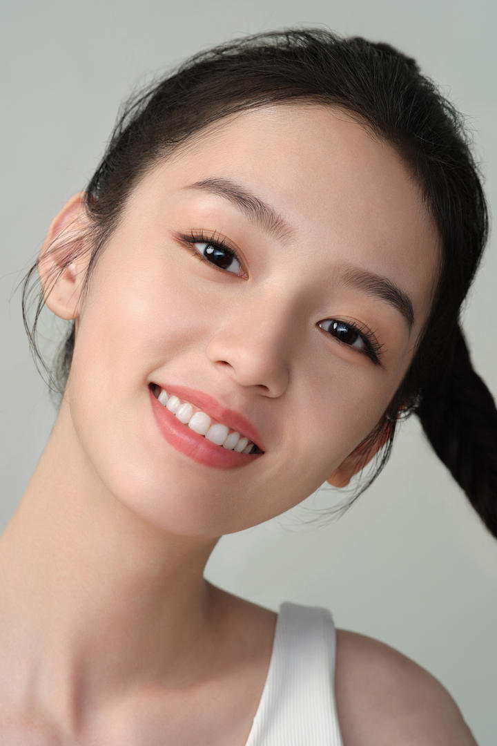 中国清纯可爱美女明星周也写真图片