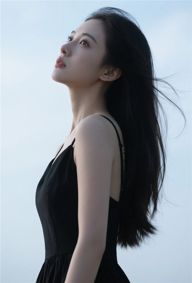 清冷气质性感美女图片