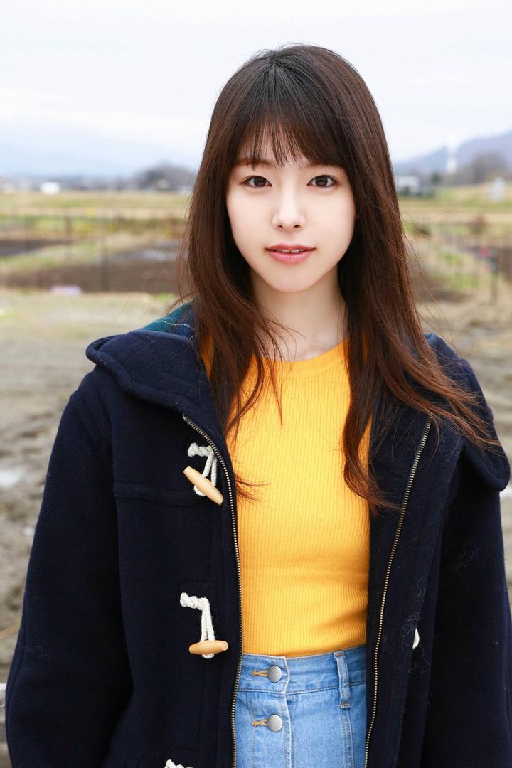 户外日本清纯美女写真图片