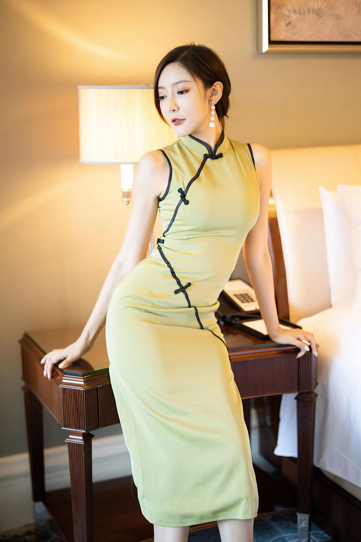 穿着旗袍的古典美女王馨瑶酒店美女直播图片