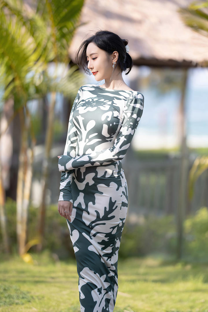 公园里约拍克拉女神王馨瑶高清美女壁纸大图