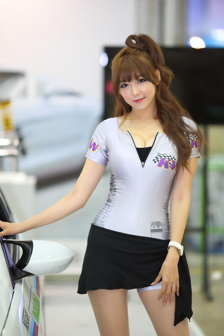 高清韩国性感车模李恩慧图片