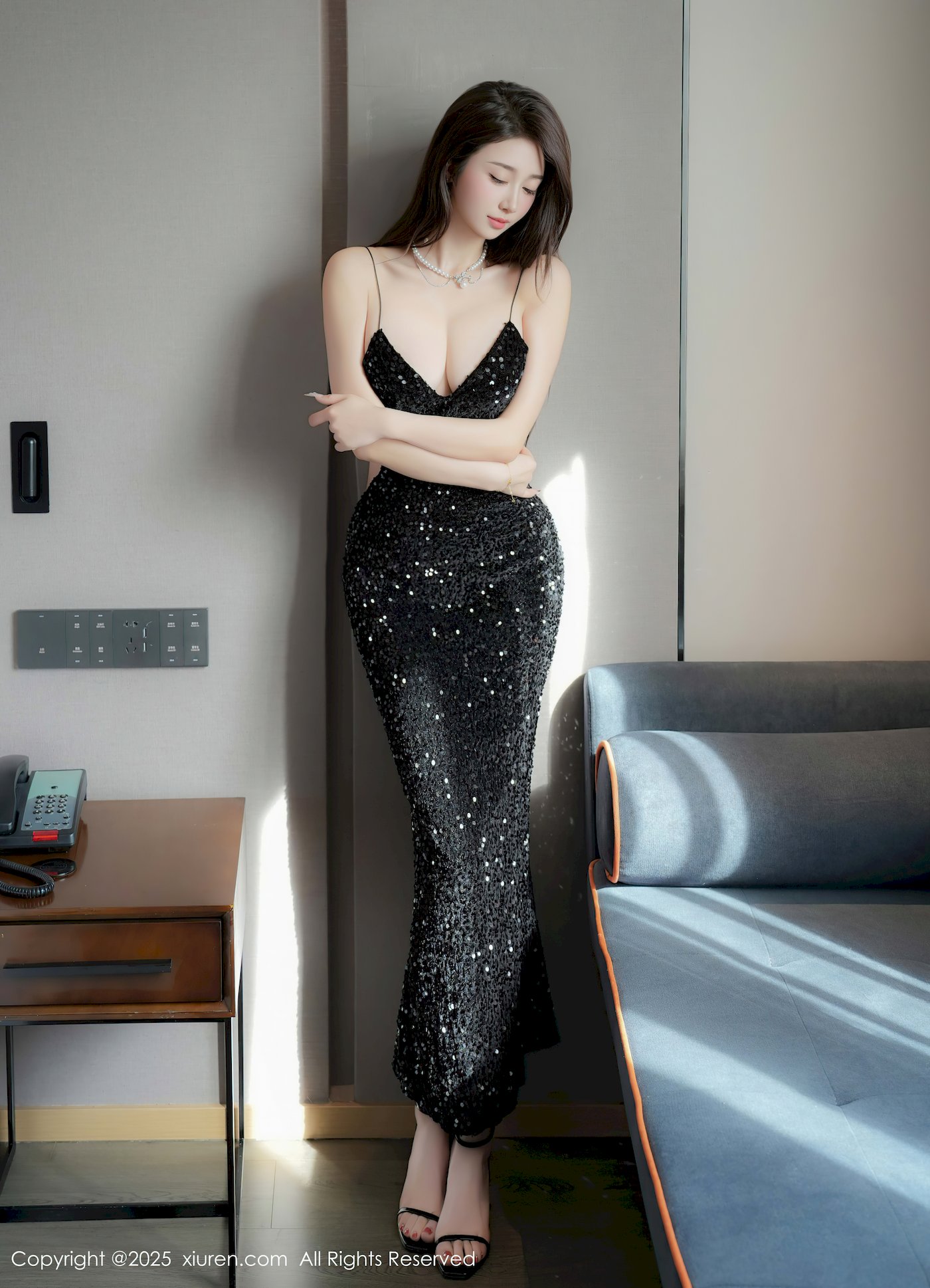 秀人网新人模特星星baby黑色礼裙曼妙身姿性感写真