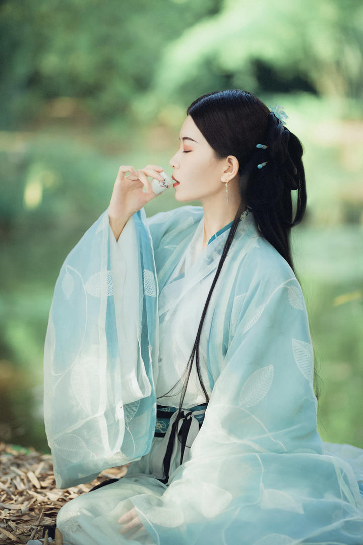 竹林里品酒的古风汉服美女高清写真壁纸图片大全
