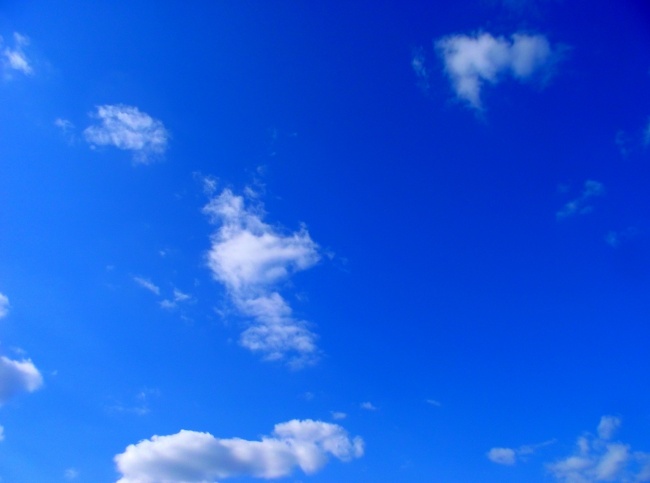 蓝色天空图片