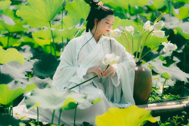 荷塘古风古典美女图片写真