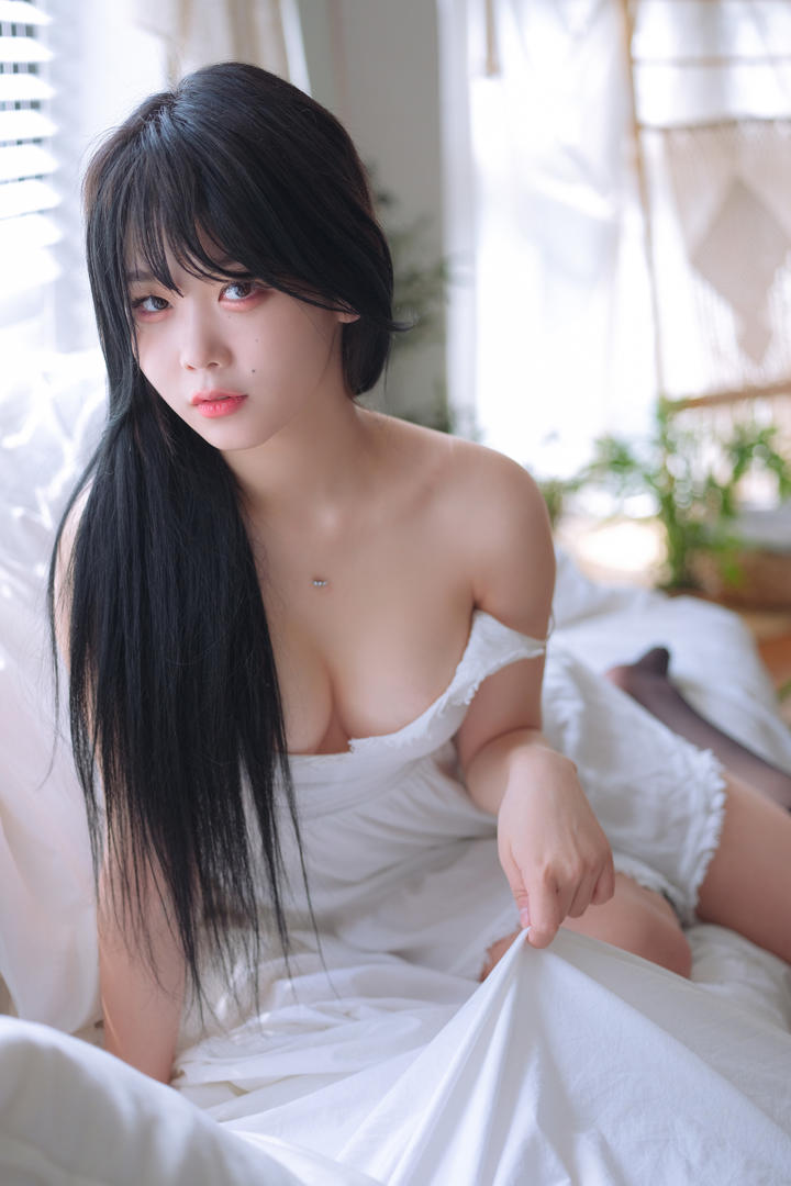 胸大的极品美女照片